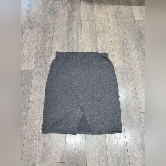 From Joe Fresh. Asymmetrical Midi skirt. SIZE Large. NEVER BEEN WORN. Tags on. - Picture 1 of 4